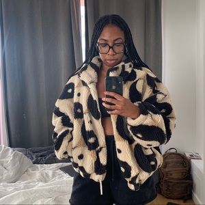 Urban Outfitters Ying Yang Sherpa jacket size large